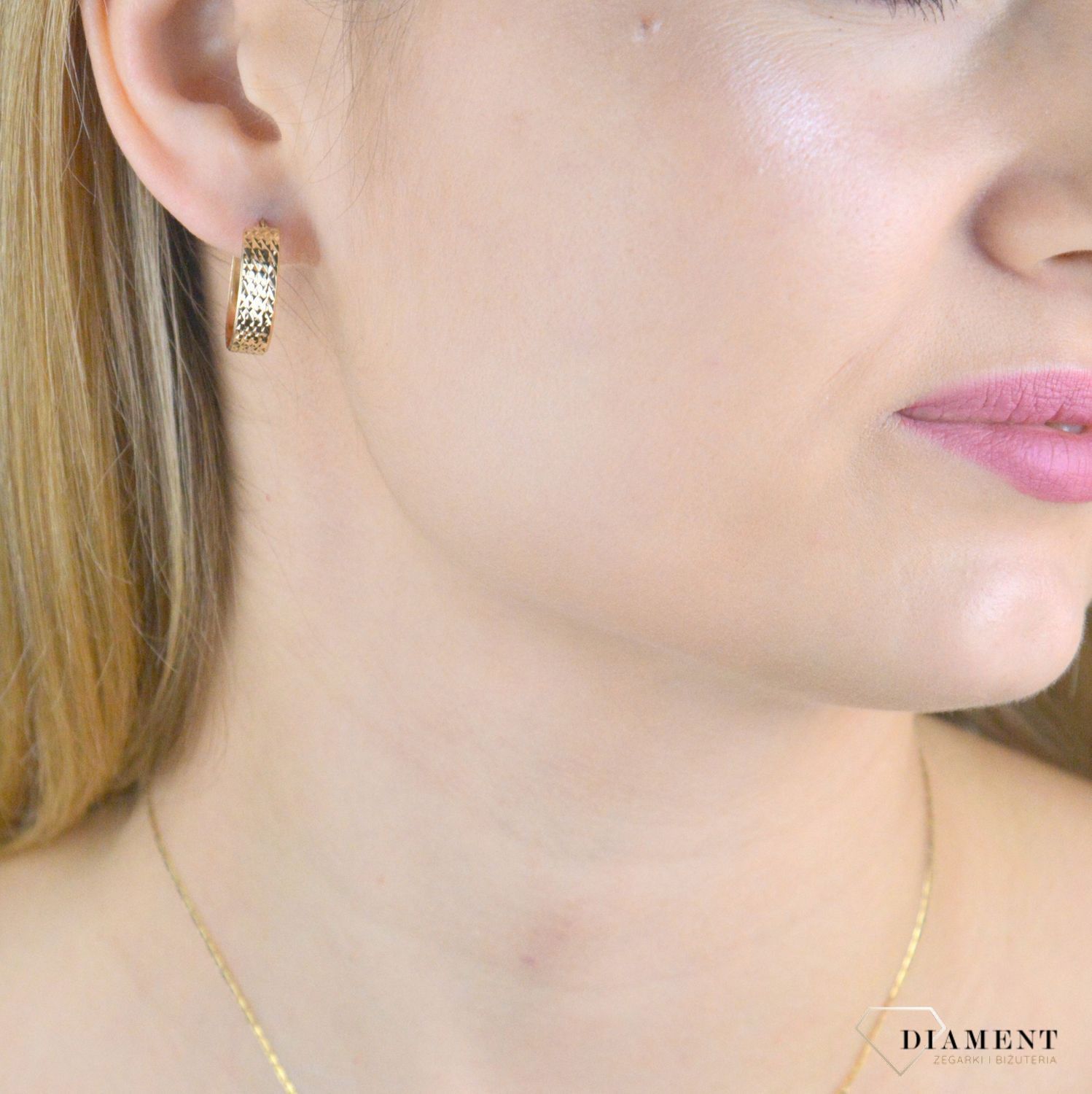 Złote kolczyki damskie 375 kółeczka grawerowane KL 11232 375.jpg